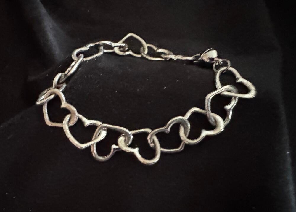 Silver Tone Heart Link Bracelet 7.5” Chain Romantic Jewelry Gift B047
